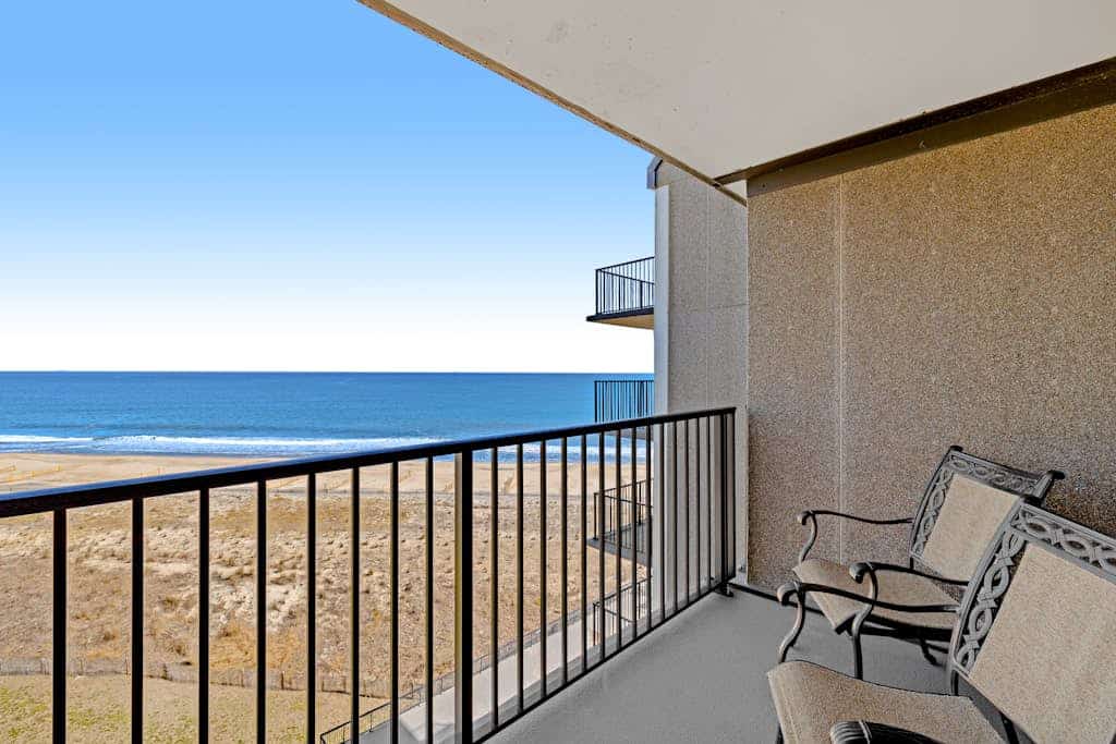 Sea Colony Ocean 8th floor condo w/ pool, free WiFi, & basketball court