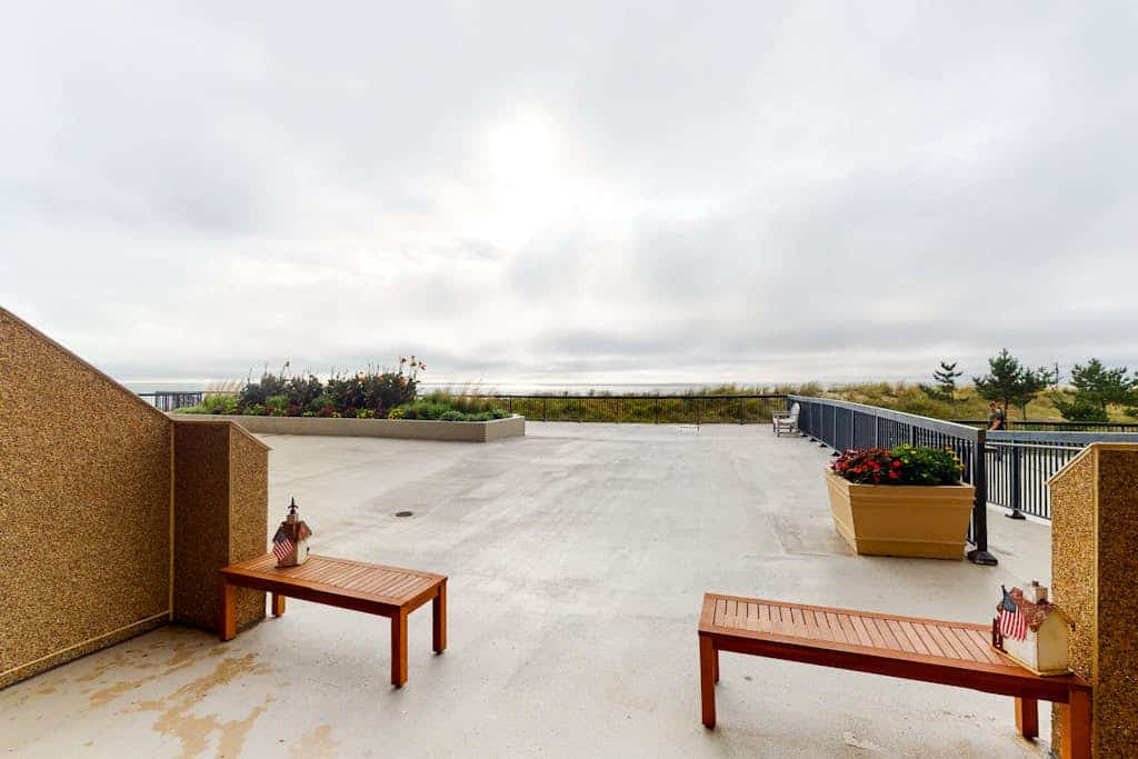 Sea Colony Ocean 1st floor condo w/ pools, private beach and free WiFi