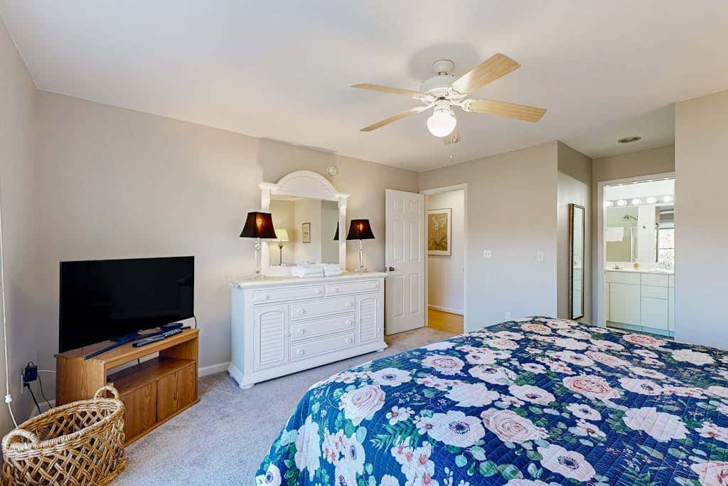 Sea Colony - 56049 Pinewood Dr