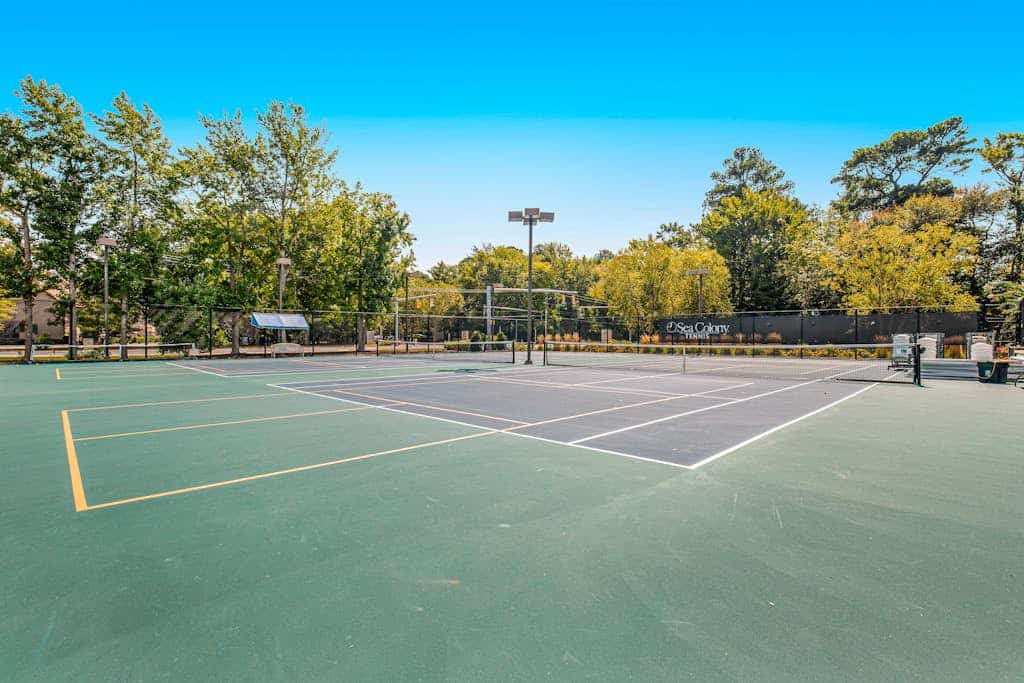 Sea Colony Tennis 2nd floor condo w/ gym, shared sauna, and balcony