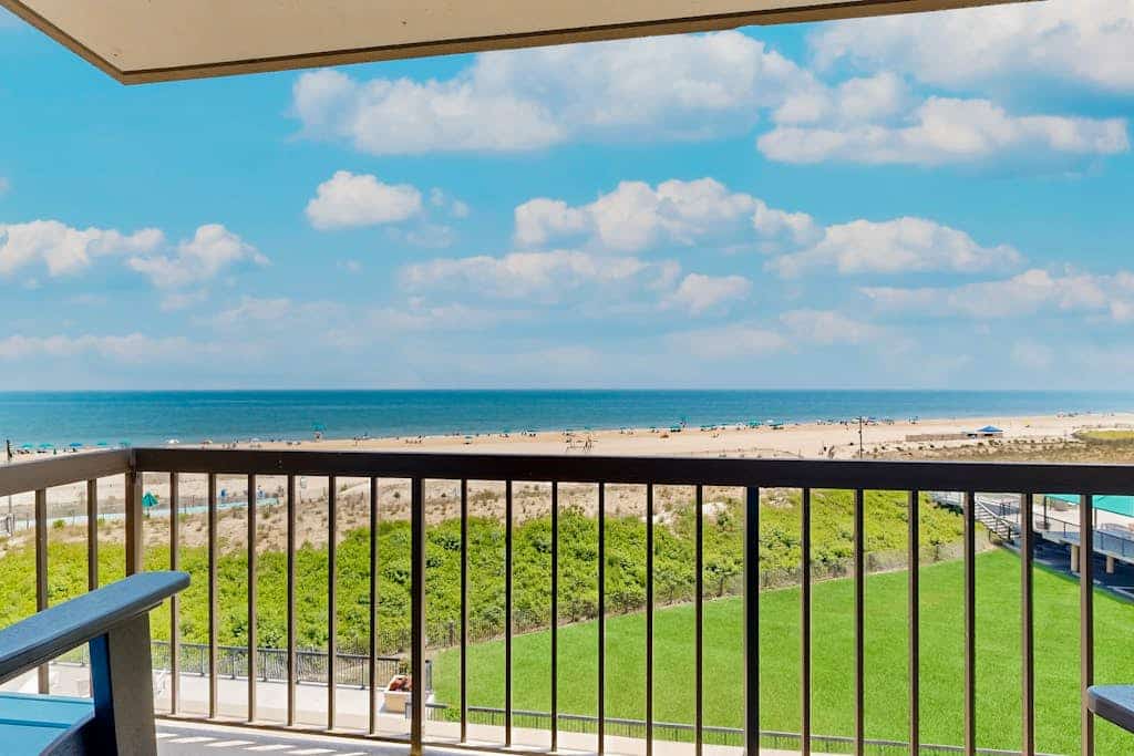 Sea Colony Ocean 4th floor condo w/ free WiFi, gym, and pool