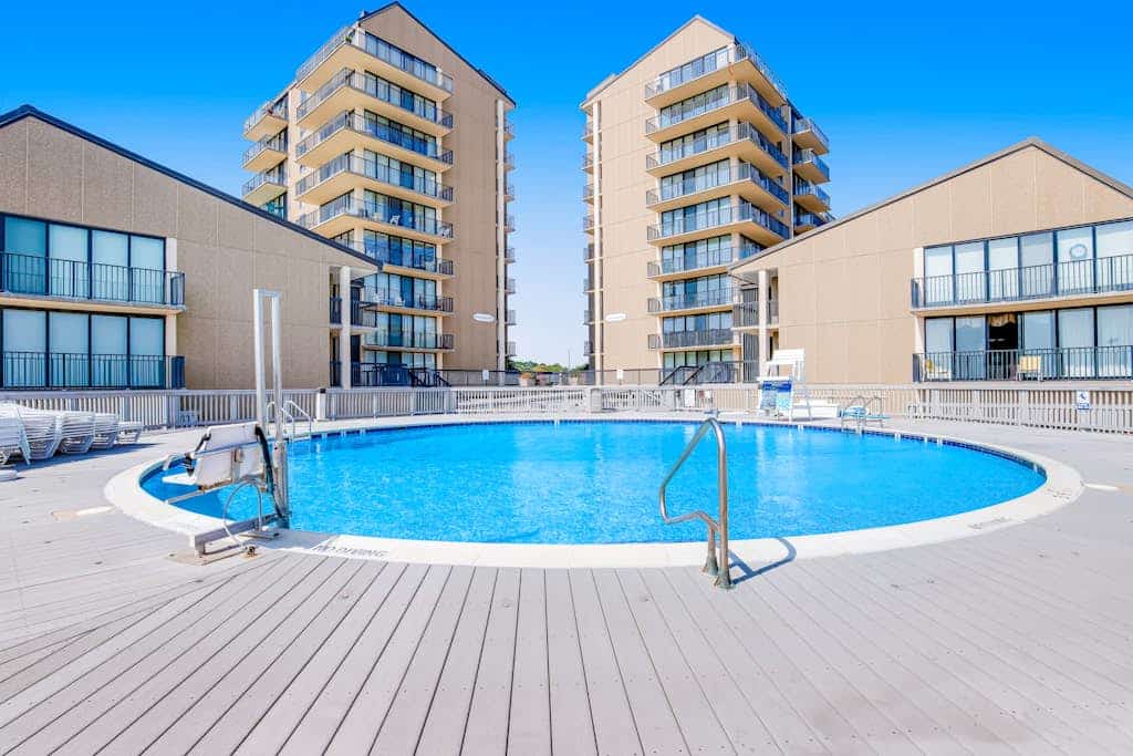 Sea Colony Ocean 4th floor condo w/ free WiFi, gym, and pool