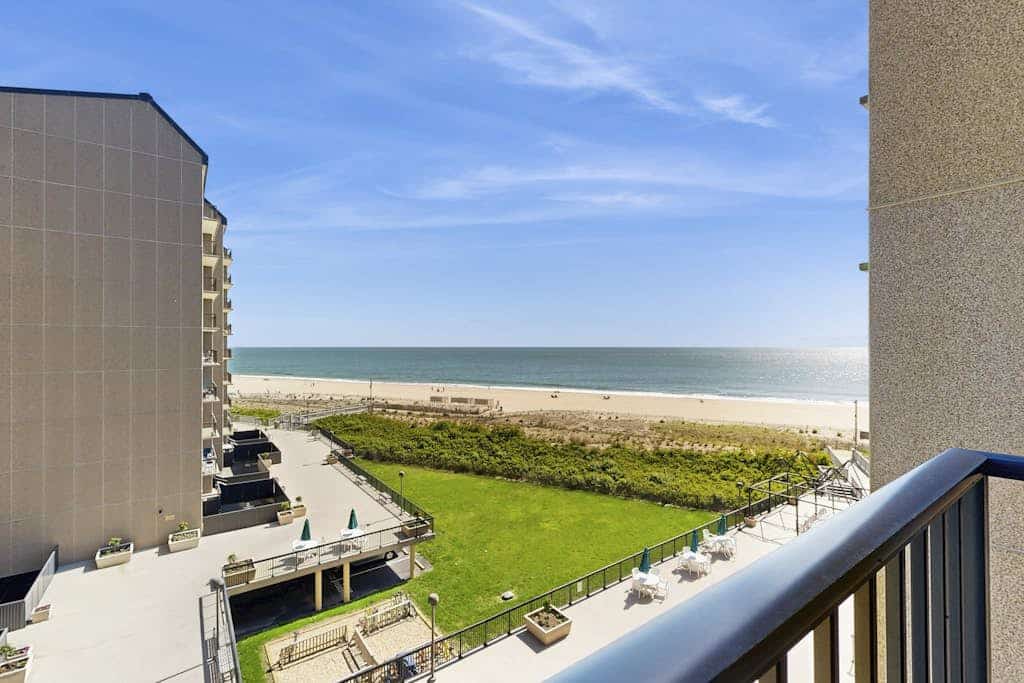 Sea Colony Ocean 5th-floor oceanfront condo with tennis court & basketball court
