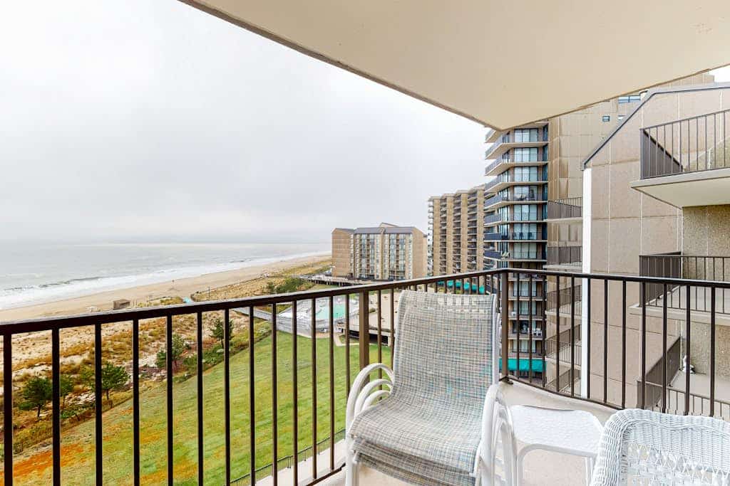 Sea Colony 8th floor condo w/ shared gym, sauna, basketball court - ocean view