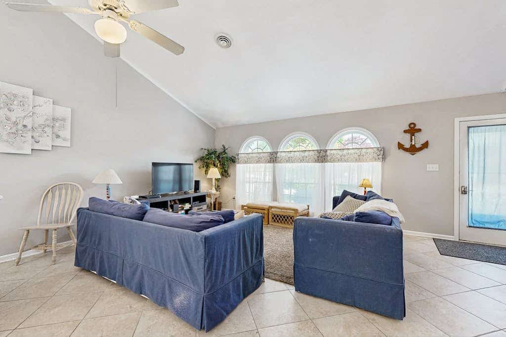 Candlelight Acres house w/ gas grill, outside shower & WIFI