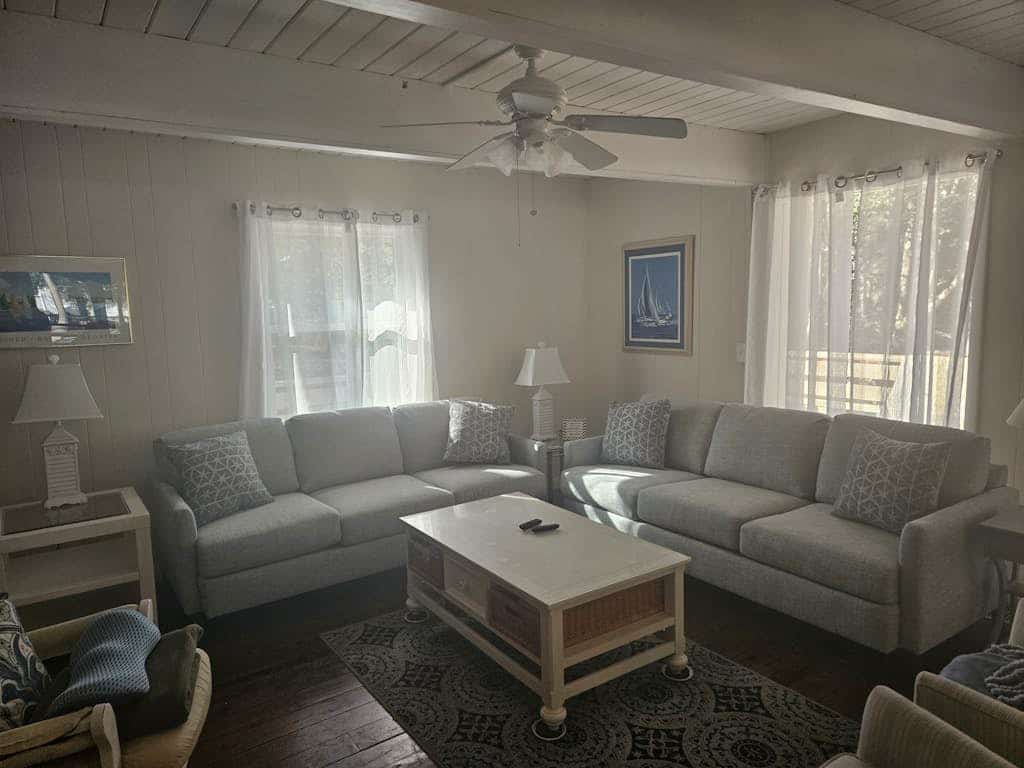 Bethany West home near trolley with screened porch & pool/tennis access