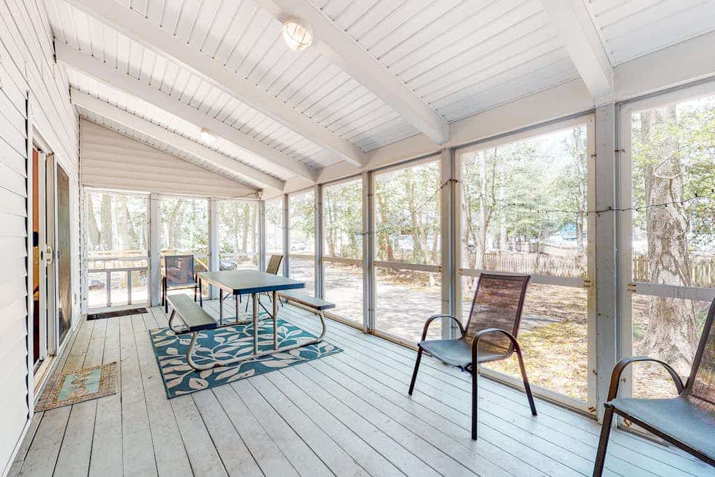 Bethany West home near trolley with screened porch & pool/tennis access