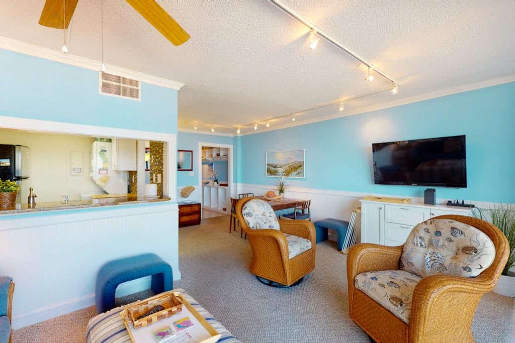 Sea Colony 7th floor condo w/ free WiFi, shared tennis court - ocean view