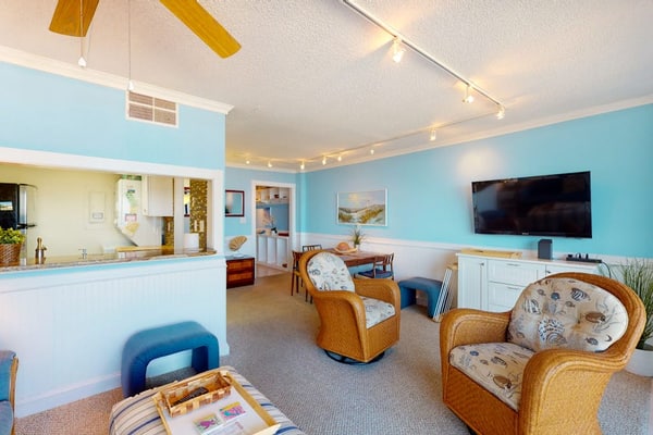 Sea Colony 7th floor condo w/ free WiFi, shared tennis court - ocean view