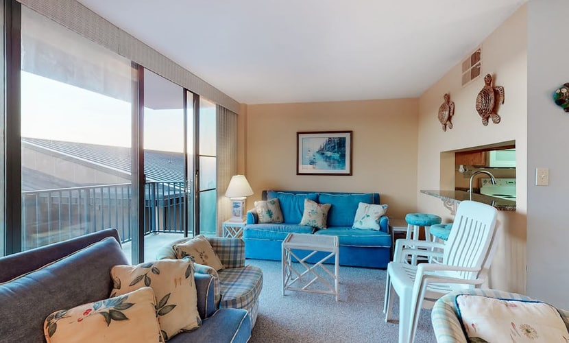 Sea Colony oceanfront 3rd floor condo w/ free WiFi, shared sauna, & tennis court
