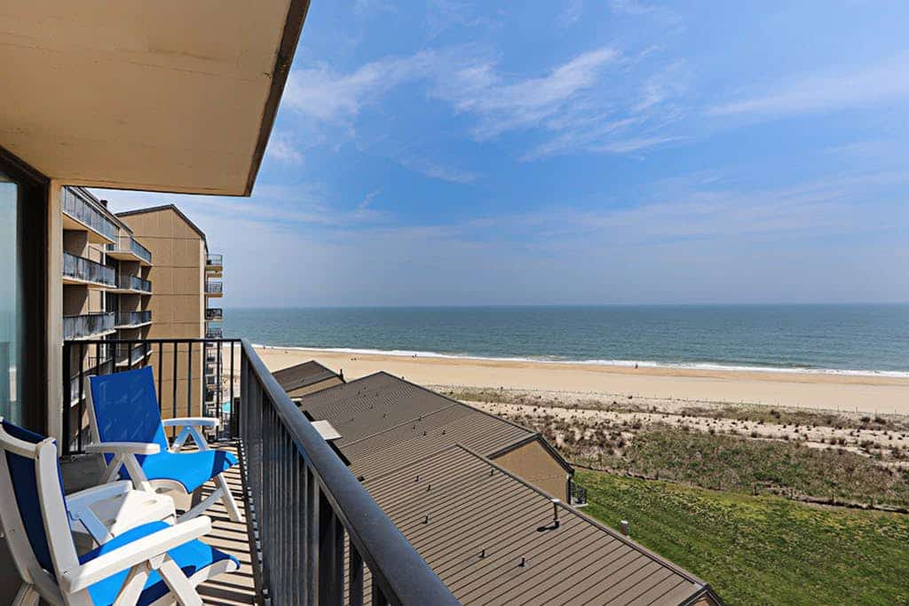 Sea Colony 7th-floor ocean-view condo with elevator & gym