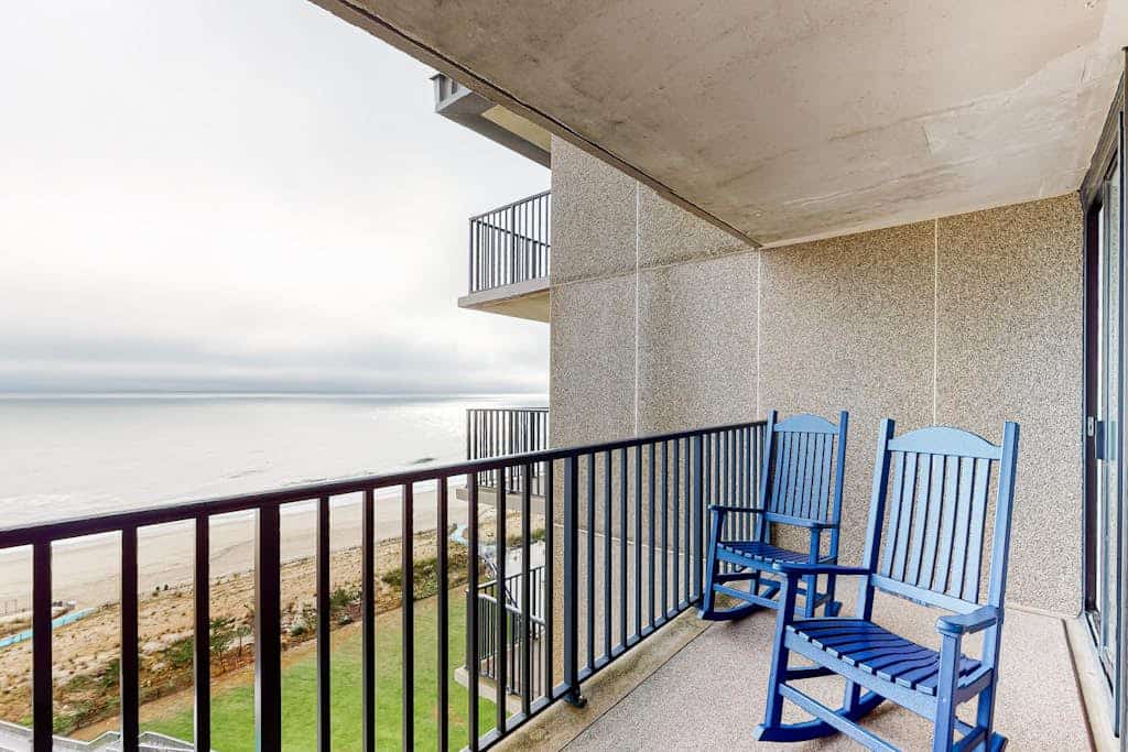 Sea Colony Ocean 14th floor condo with elevator, WiFi, and basketball court