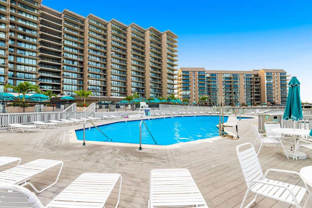 Sea Colony oceanfront 3rd floor condo w/ tennis court, shared sauna, elevator