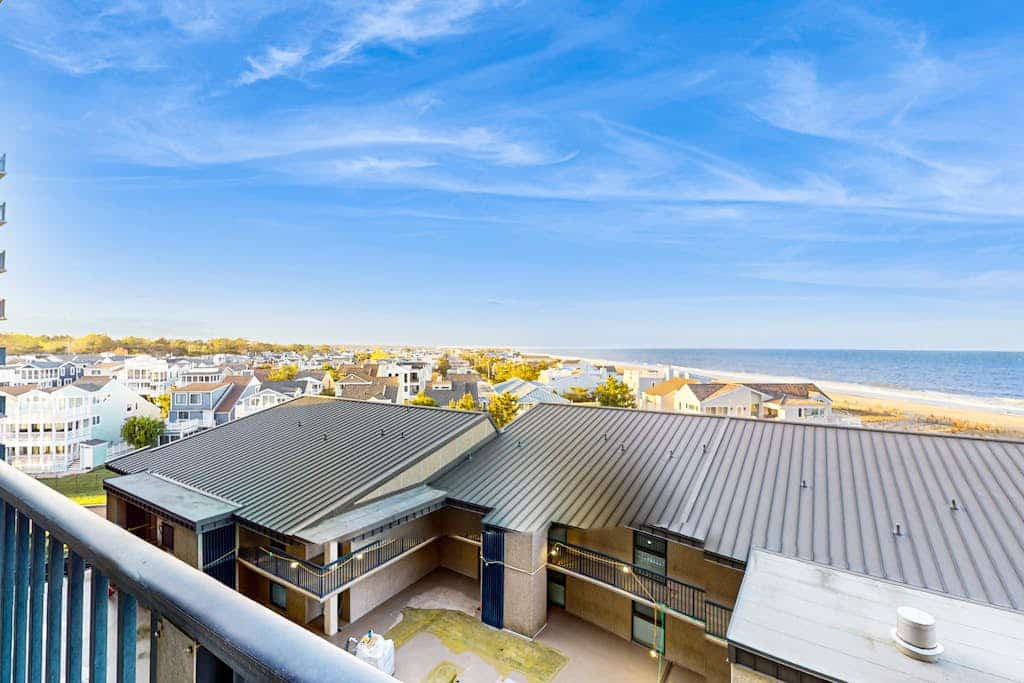 Sea Colony 5th floor condo w/ balcony and gym - partial ocean view