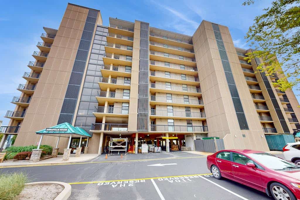 Sea Colony Ocean 6th floor condo w/ basketball court, shared sauna, & tennis