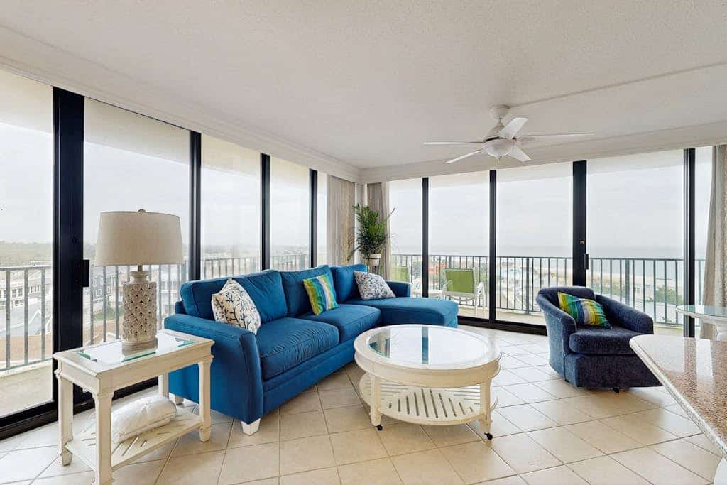 Sea Colony 6th floor condo w/ balcony, shared tennis court & partial ocean view