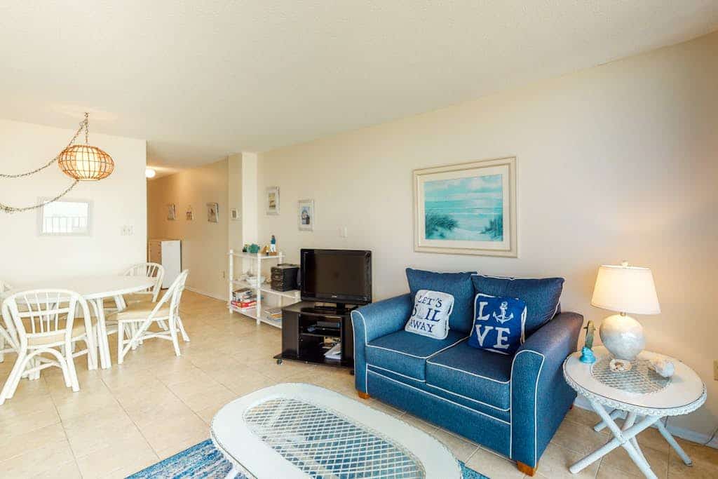 Sea Colony 7th floor condo with ocean veiw, pool, basketball court &  gym