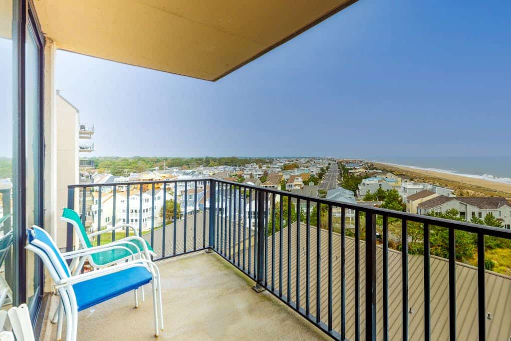 Sea Colony 7th floor condo with ocean veiw, pool, basketball court &  gym