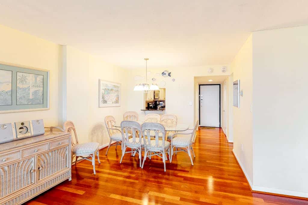Sea Colony 6th floor condo w/ pool, shared sauna & gym - partial ocean view