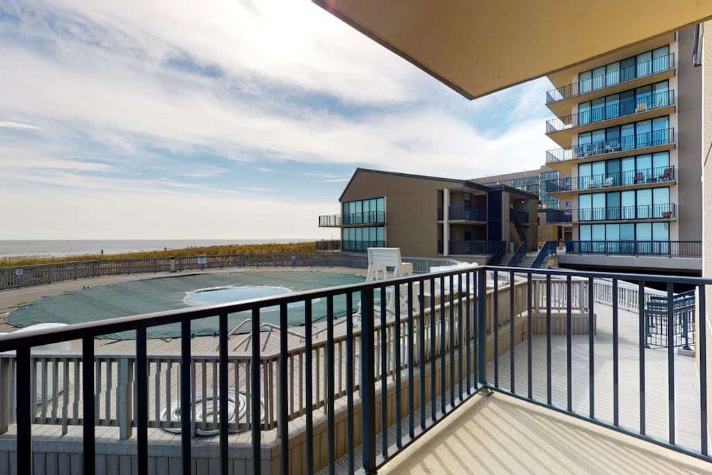 Sea Colony 1st floor condo w/ pool, gym, and balcony - ocean view