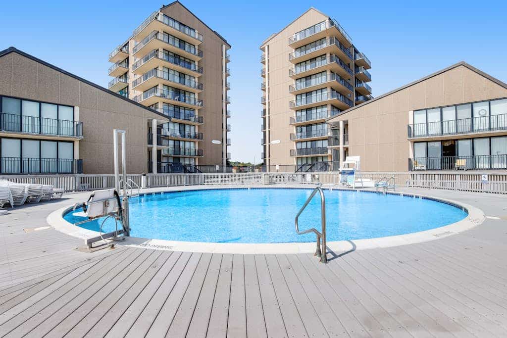 Sea Colony 1st floor condo w/ pool, gym, and balcony - ocean view