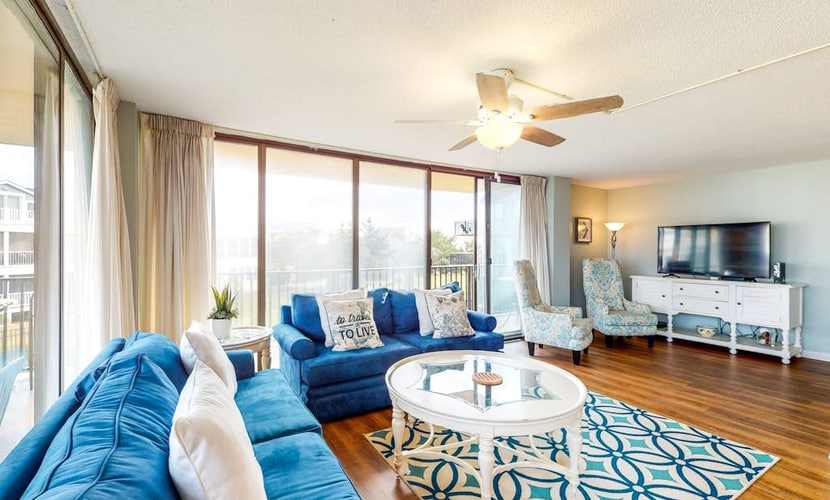 Sea Colony oceanfront 1st floor condo w/ elevator and shared pool