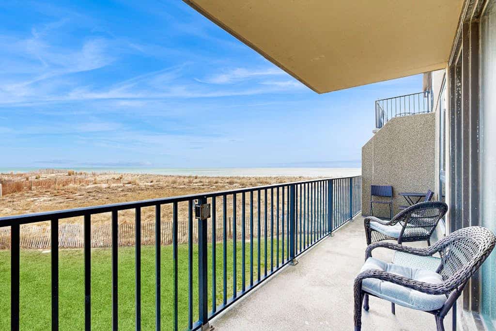 Sea Colony 1st floor condo w/ gym, tennis court, and balcony - ocean view