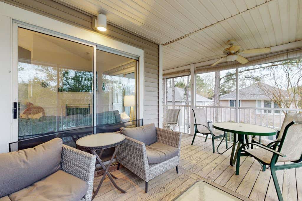 Sea Colony tennis 2nd-floor condo with gym, basketball court, & pool