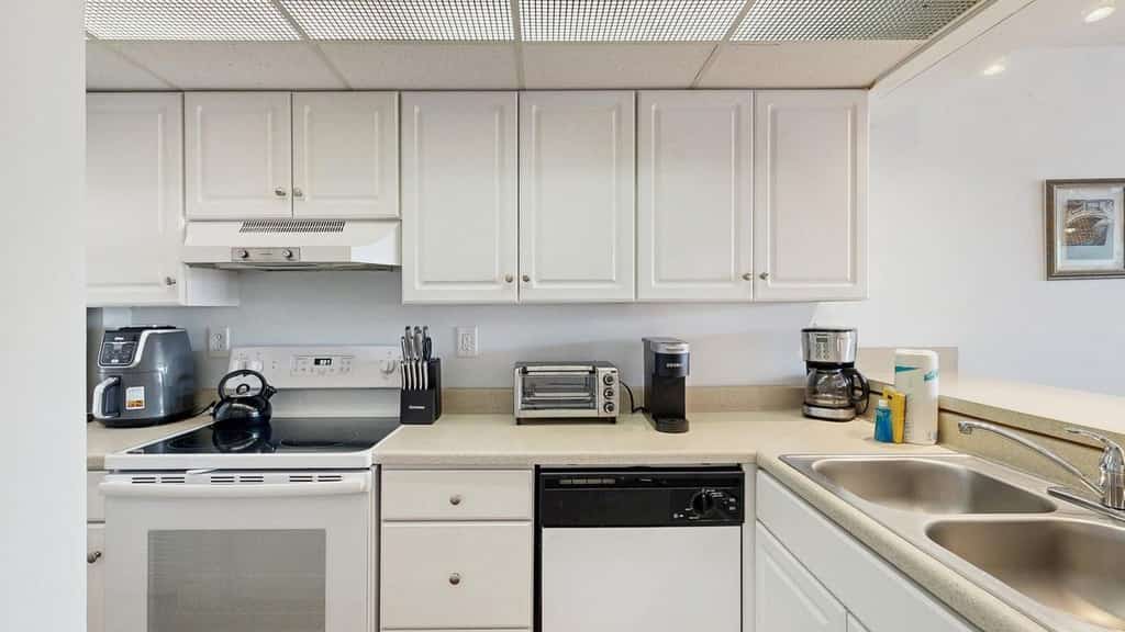 Sea Colony Oceanside Condo Steps to Private Beach, Pools and Tennis