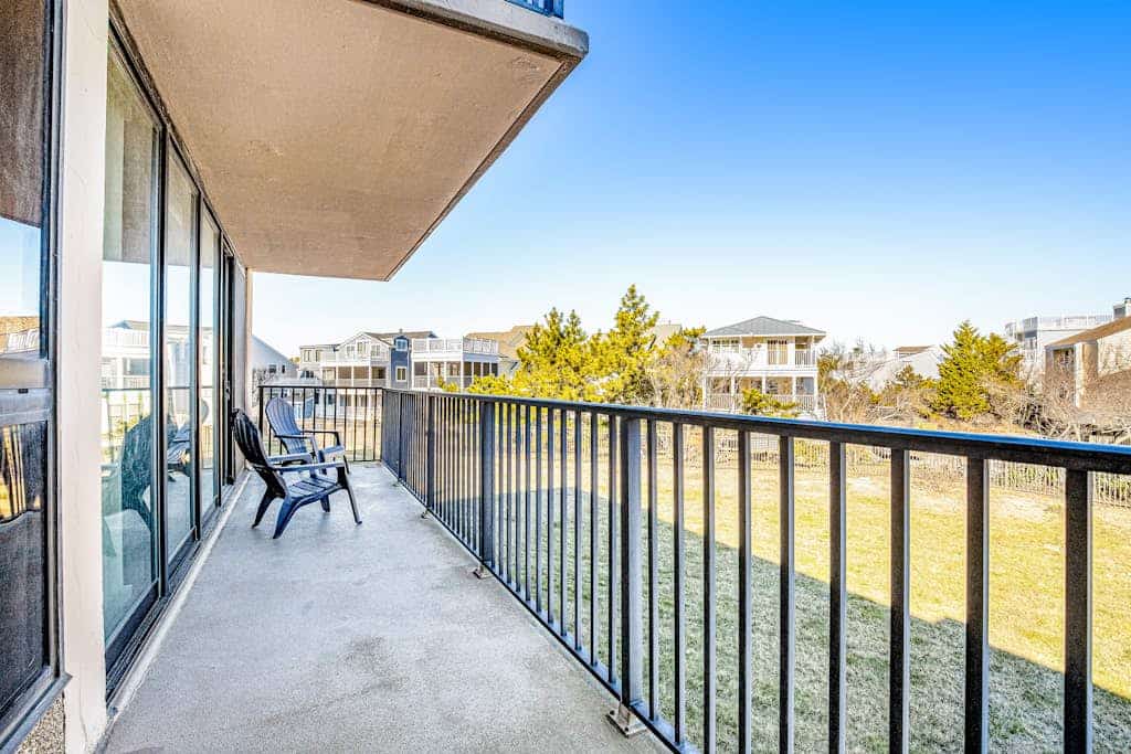 Sea Colony 1st floor condo w/ tennis court, shared sauna & balcony w/ ocean view