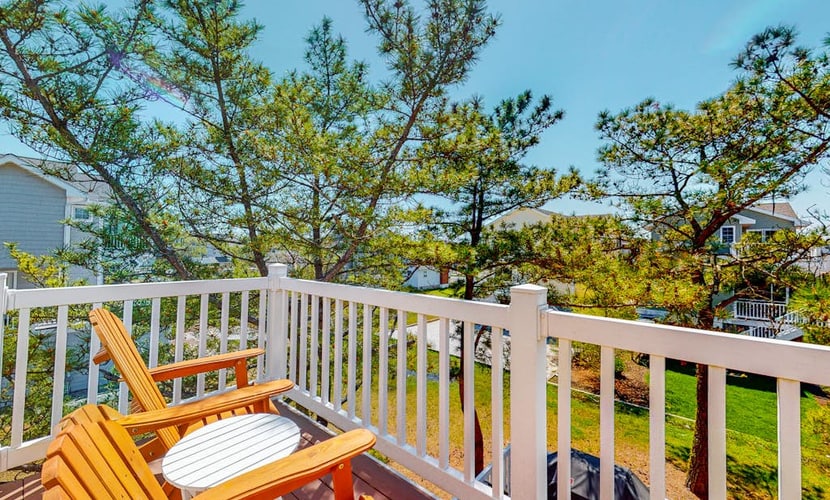 Downtown Bethany Beach house w/ free WiFi, gas grill and outside shower