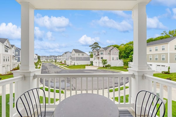 New, Tidal Walk Home w/ High-Speed WiFi, Washer/Dryer, w/Shared Outdoor Pool