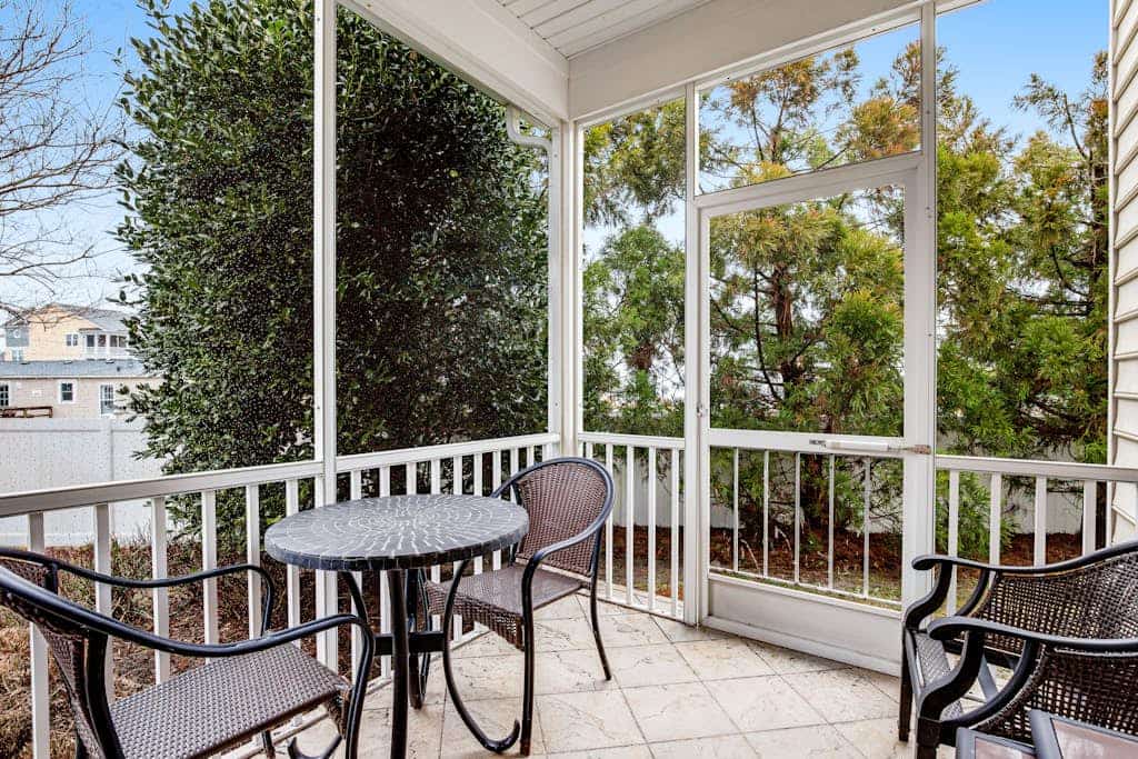 Bayside Bethany Lakes retreat with pool access, screened patio & fast WiFi
