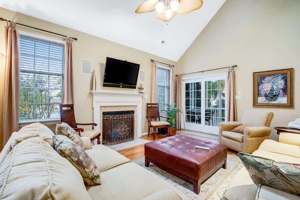 Bayside Bethany Lakes retreat with pool access, screened patio & fast WiFi