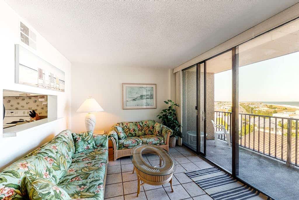 Sea Colony 6th floor condo w/ shared gym, basketball court - partial ocean view