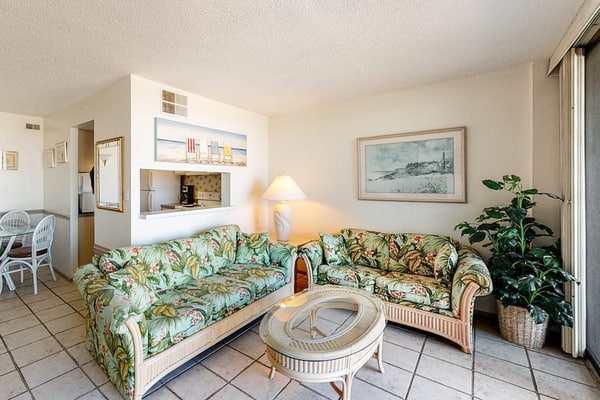 Sea Colony 6th floor condo w/ shared gym, basketball court - partial ocean view