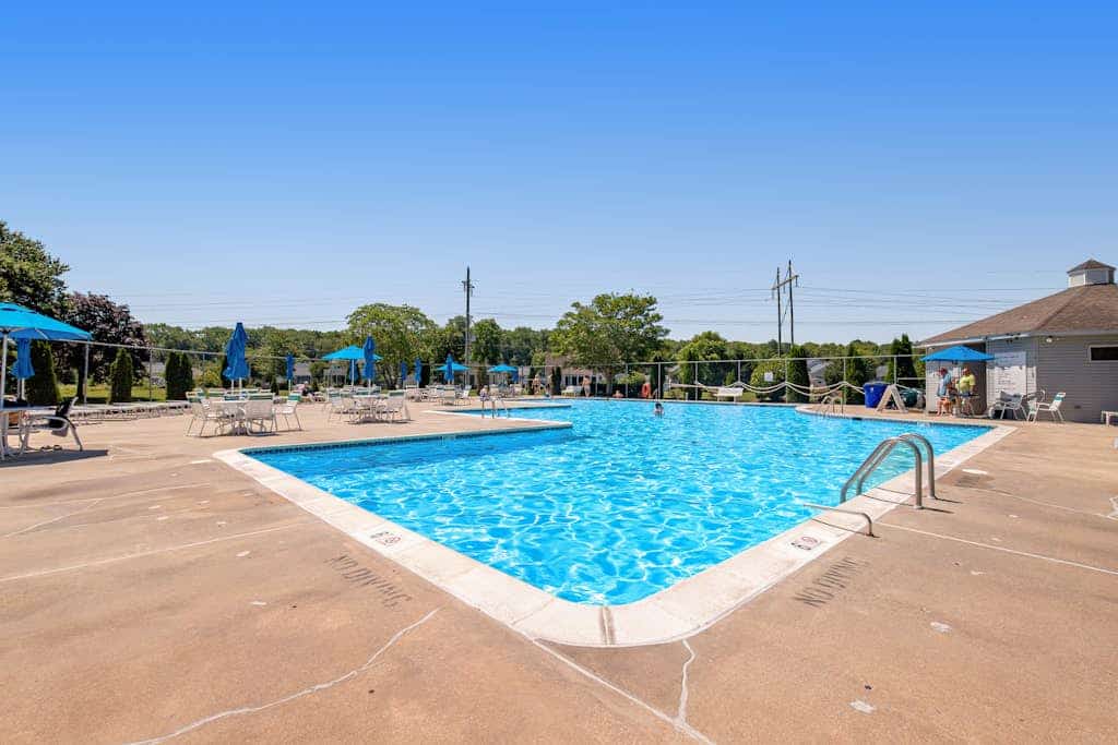 Bethany Meadows Condo w/Free WiFi, Shared Pool & Tennis Court, W/D, AC, Patio