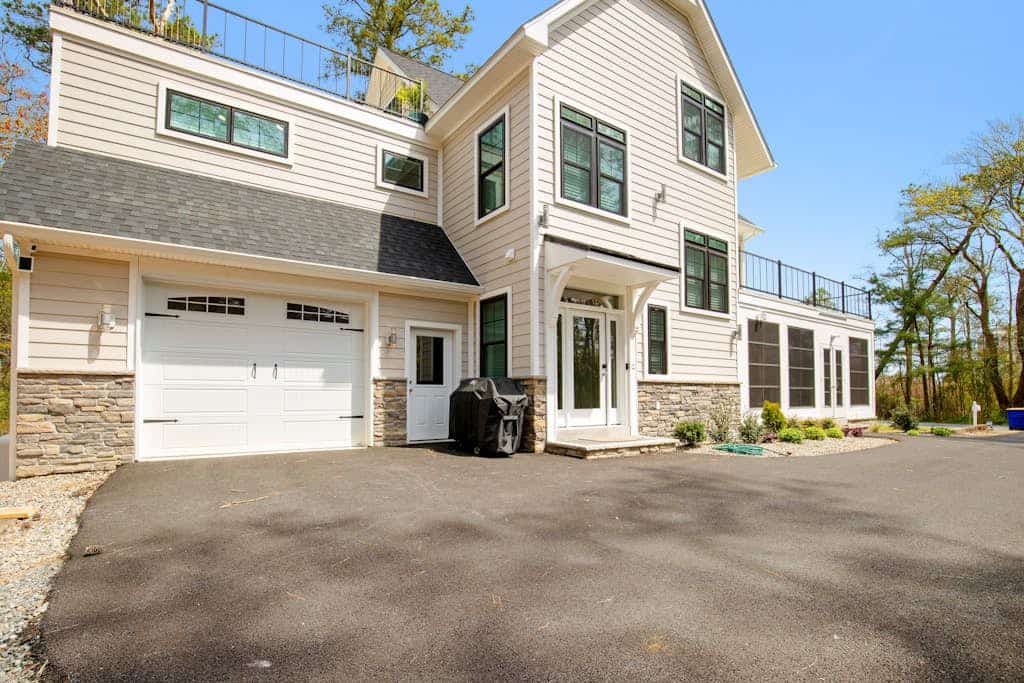 Pond Acres paradise with sunroom, central AC, & washer/dryer