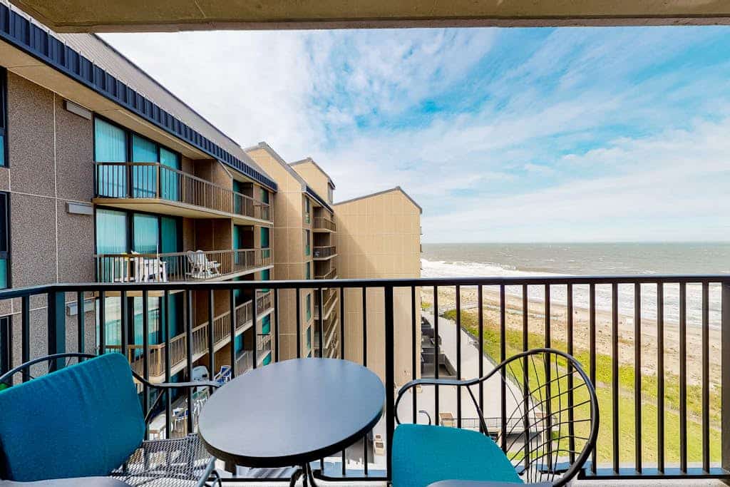 Sea Colony Oceanside Condo w/Private Washer and Dryer, Free WiFi, & Shared Pool