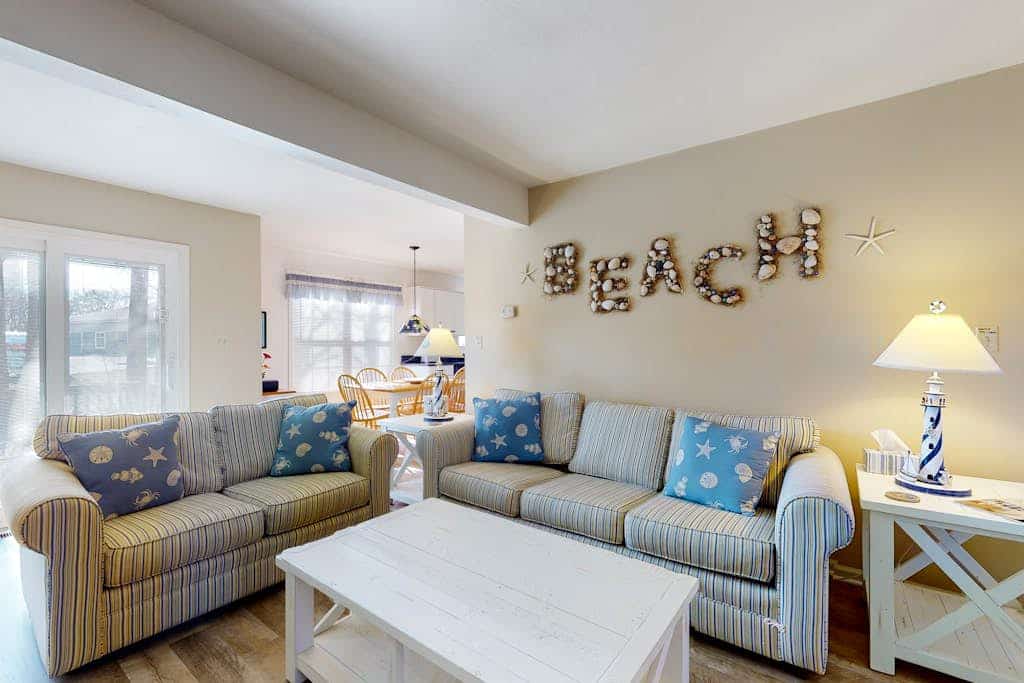 Cottages on Whites Creek house near beach w/private W/D, shared pool, free WiFi