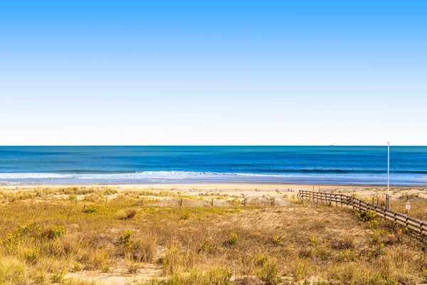 Middlesex Beach coastal getaway with free WiFi & private washer and dryer