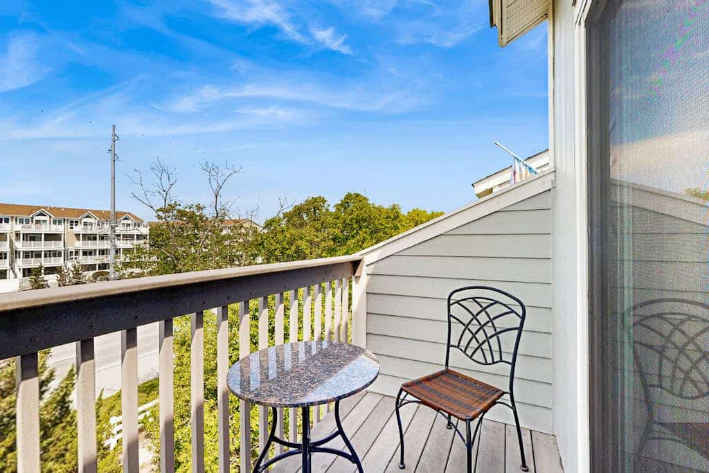 Indian Harbor Villas home close to the beach with private washer/dryer & WiFi