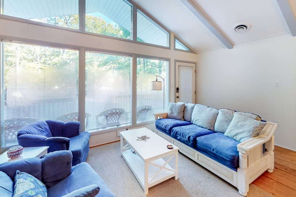 Bethany west home close to the beautiful water w/free WiFi, private WD