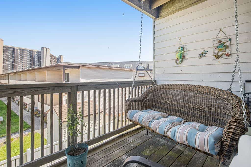 Bethany Beach Inn suite close to beach with free WiFi, central AC, & balcony