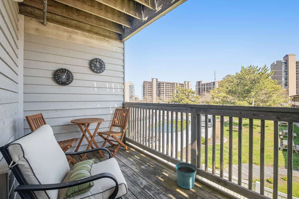 Bethany Beach Inn suite close to beach with free WiFi, central AC, & balcony