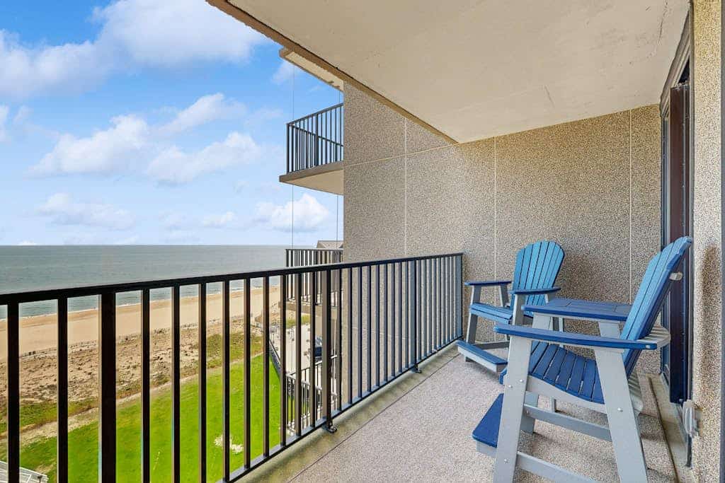 Sea Colony condo in oceanside complex with washer/dryer, shared hot tub & pool