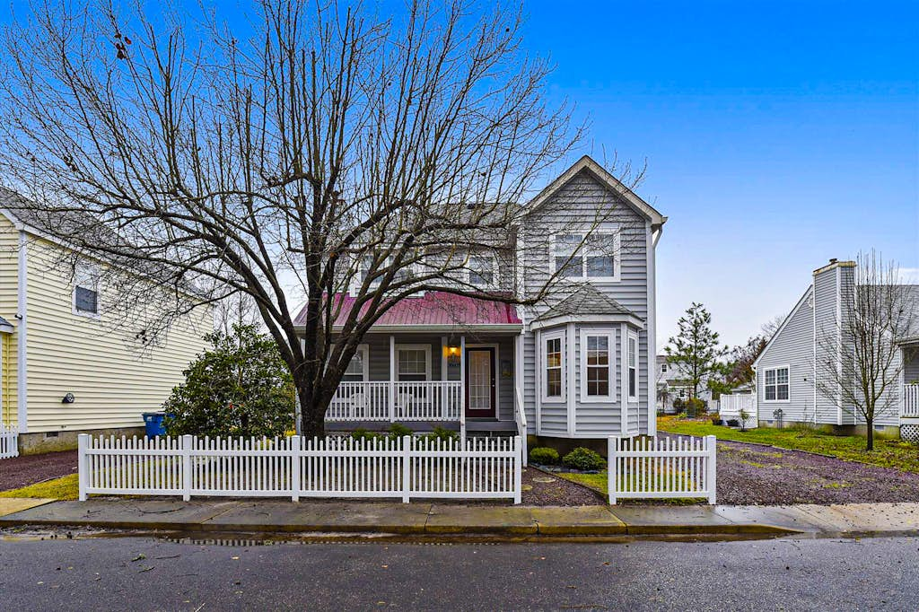 Clear Water - 38608 Jamestown Cir