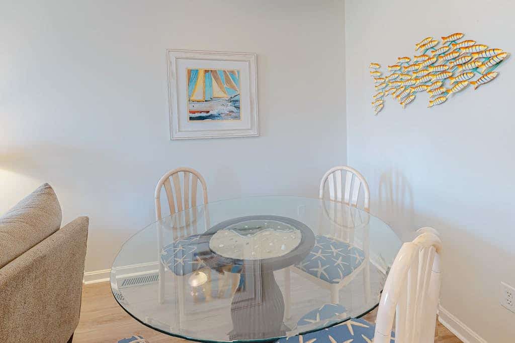 Kensington Court Townhouse w/Coastal Decor, Shared Pool, & Free WiFi - Near Beach