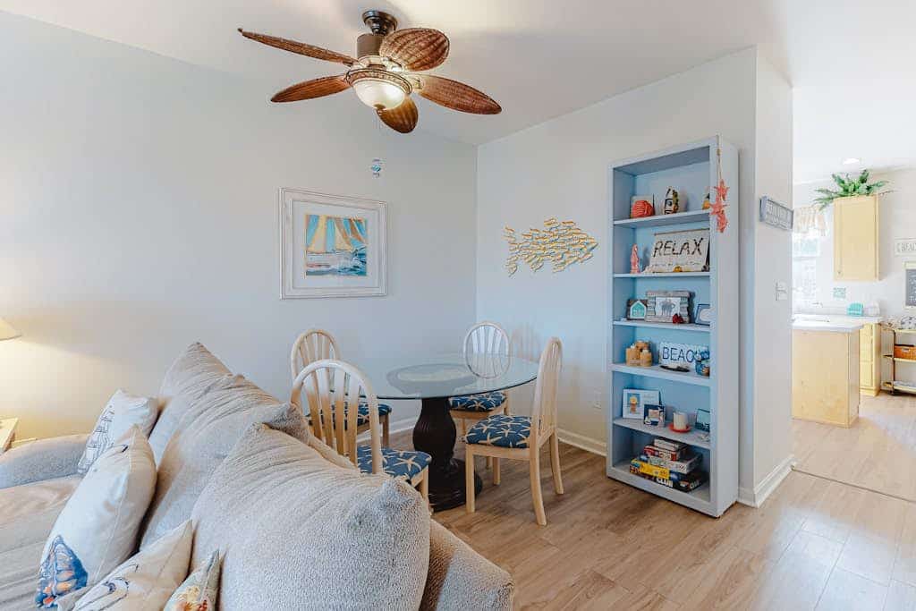 Kensington Court Townhouse w/Coastal Decor, Shared Pool, & Free WiFi - Near Beach