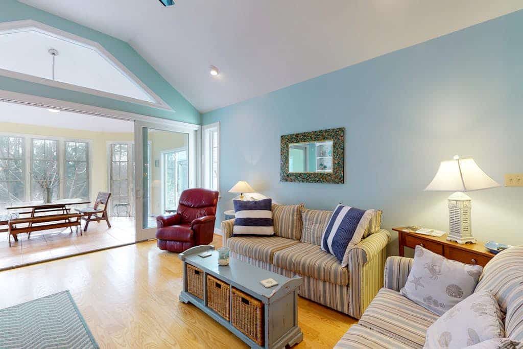 Salt Pond House close to beach with W/D, pool, tennis access